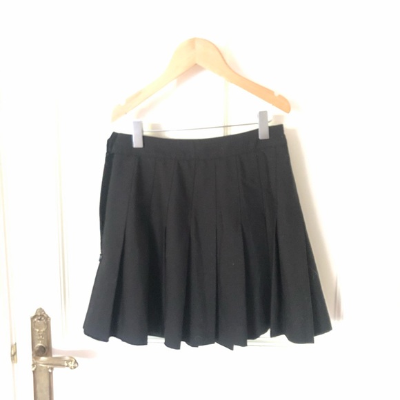 Aritzia Talula Black Tennis Skirt - Picture 2 of 5